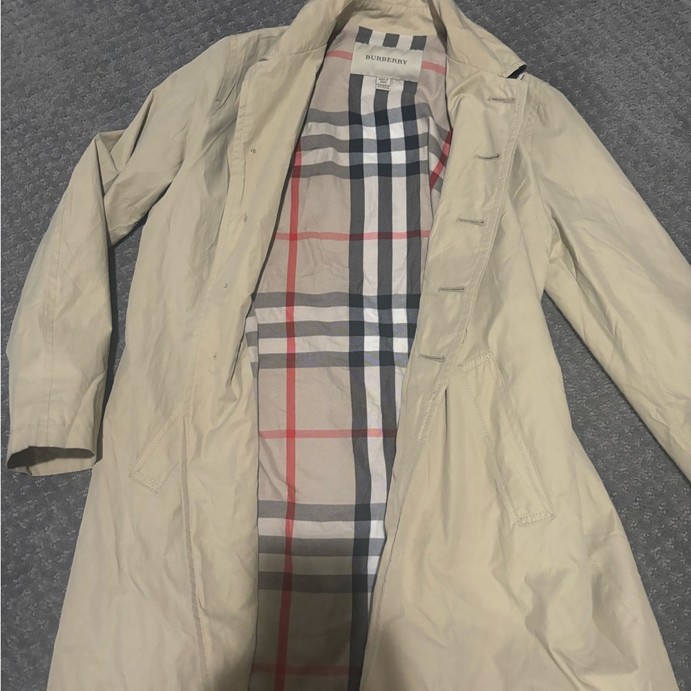 Kids Burberry coat 12T runs loose fit